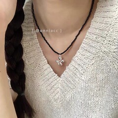 韓国東大門黒いガラスの花のネックレス