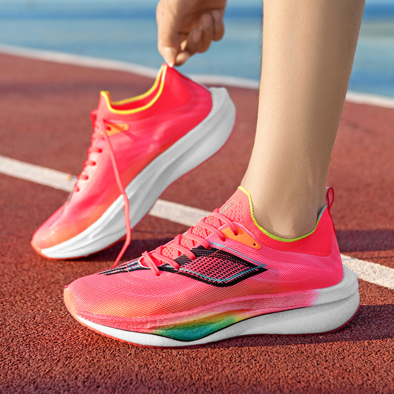 Zapatos de carreras de suela blanda superligera transpirables para hombres y mujeres, zapatos de carreras de carbono de fricción y sonido