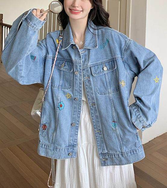 Áo khoác denim nữ thêu họa tiết, dáng suông, tay dài, cổ polo — màu xanh (chất lượng cao) chi tiết 4