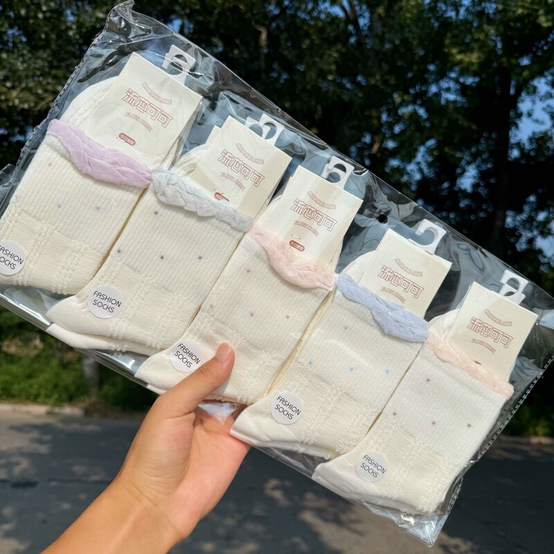 New autumn and winter women's mid-calf socks in Korean and Japanese style, cream-colored, reverse-knit, sporty, college-style, Lolita lace socks
