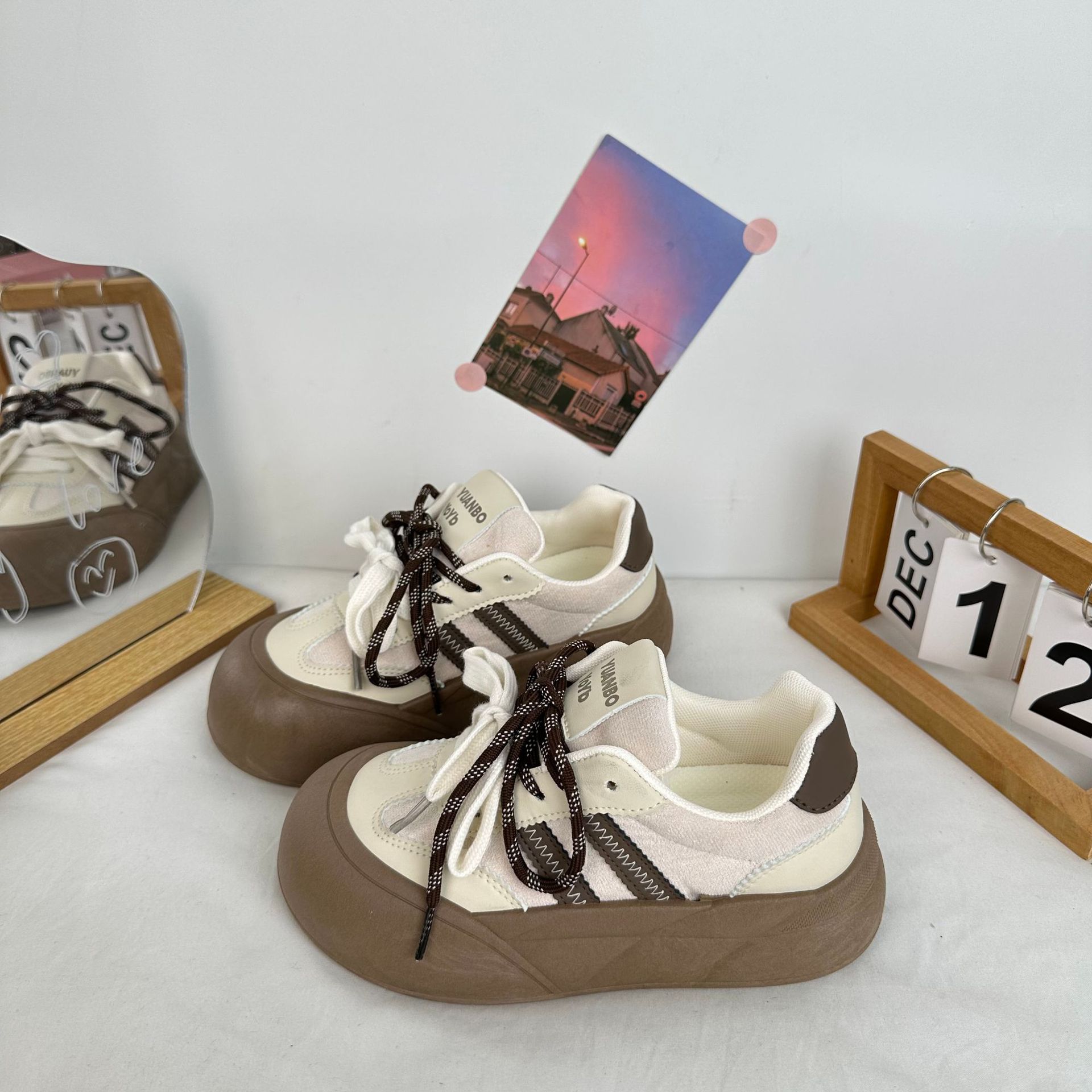 YuanWa2024 zapatos elevados con suela gruesa de otoño nuevos zapatos casuales con faldas de cabeza grande zapatos casuales