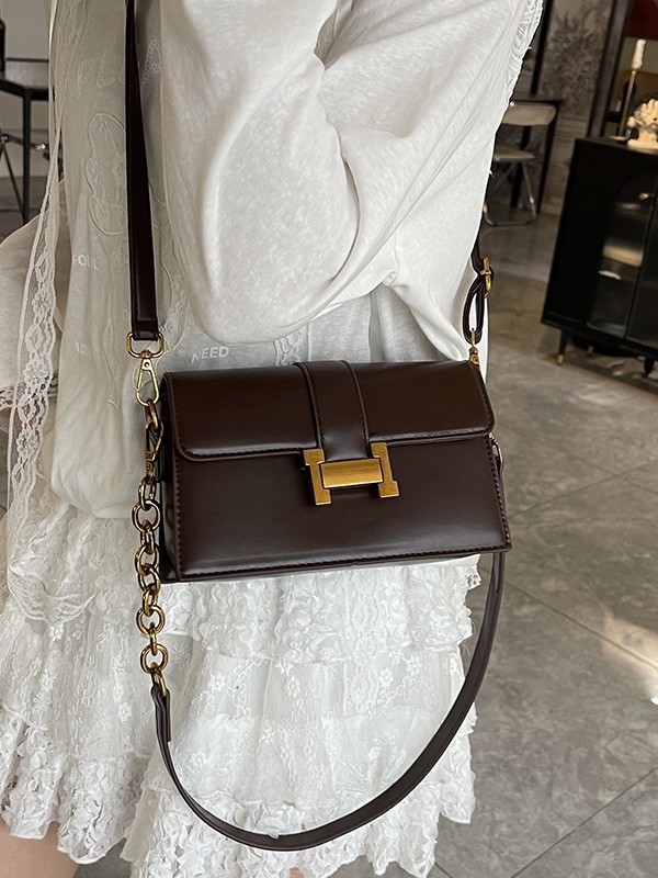 Bolso Bolso bandolera femenino 2025 nuevo estilo transfronterizo moda nicho luz lujo retro viajero cadena de un solo hombro pequeño bolso cuadrado