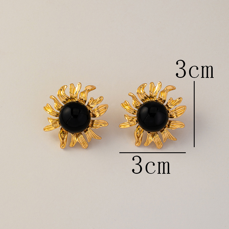 1 Pair Retro Sun Plating Copper Alloy Ear Studs display picture 1