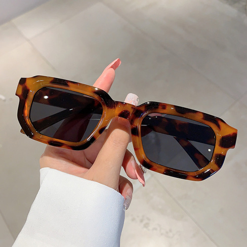 Square Small-Frame Sunglasses: Retro European & American Style, Minimalist Design, High-End Appeal, Fashionable Sun Glasses for Women