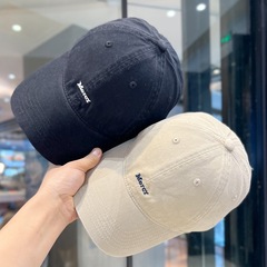 シンプルなアルファベットの韓国版刺繍野球帽の女性の頭の周りを水洗いします。