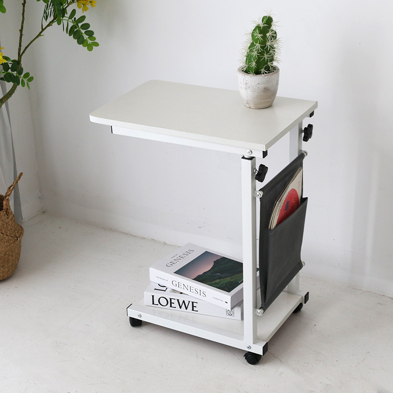 3e移動可能昇降ベッドサイドのノートパソコンの机の上に机と机があります。