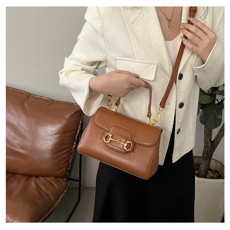 Borsa alla moda coreana 2024 Tendenza borsa a tracolla a colori a contrasto con spalla semplice e personalizzata per nuove donne primavera_voghion.com