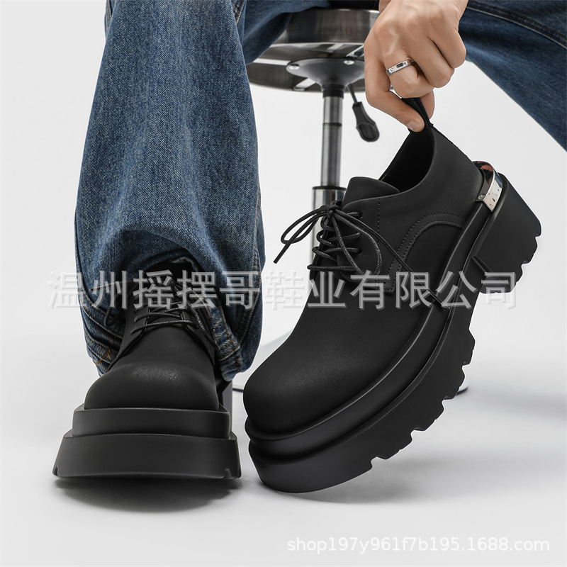 틈새 커플 기능성 스타일 두꺼운 아빠 캐주얼 신발 남성 캐주얼 신발 유행 작은 가죽 신발 607008-E0