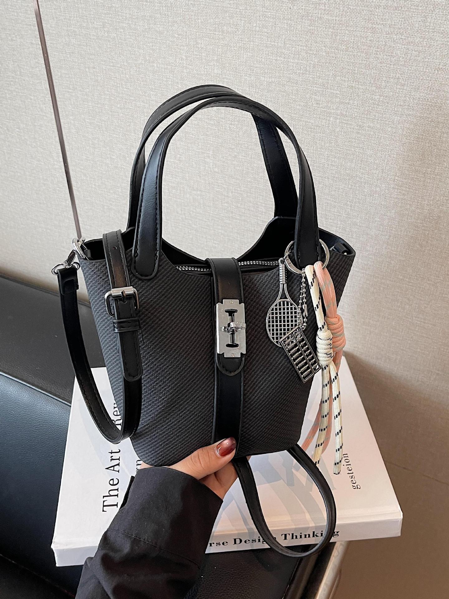 Bolso de cubo de estilo explosivo de mano de comercio exterior para mujer 2025 nuevo bolso de hombro casual de todo fósforo bolso de mensajero de estilo coreano