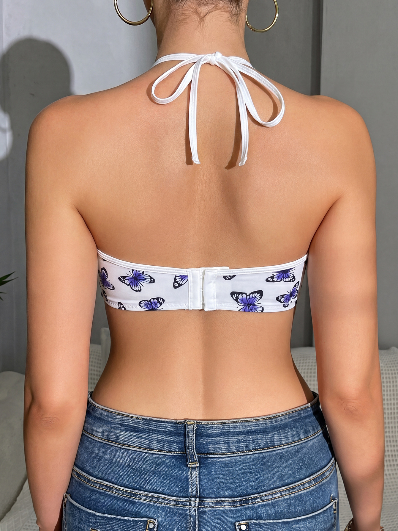 Impresión de mariposa pura, cuello colgante, tela de malla de pecho, empalme, agujero, chaleco corto, chica caliente europea y americana, umbilico descubierto