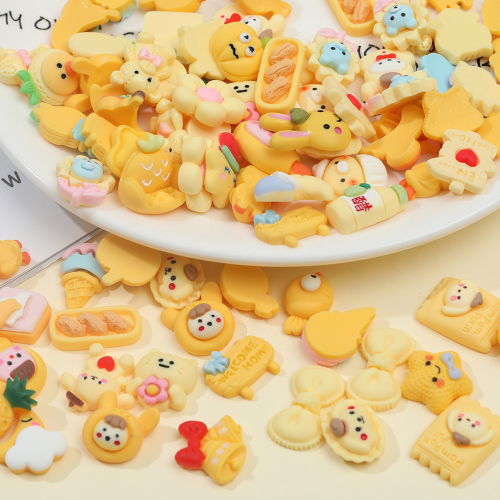 Color de dibujos animados mezclado accesorios de resina al azar diy crema pegamento horquilla accesorios para el cabello accesorios hechos a mano material al por mayor