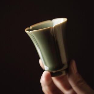 Yue Kiln Longquan Celadon Ai Cao Qing Yue Xin Hua Mouth Fragrance Gathering Cup Fragrance Cup Tea Set Ceramic Tea Tasting Cup