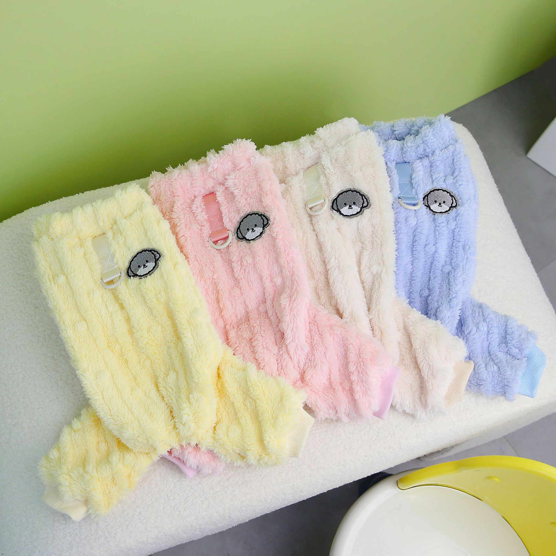 Ropa para mascotas ropa para perros Otoño e Invierno Teddy CAT ropa para mascotas con anillo de tracción 23 Bola de piel de cuatro patas ropa de terciopelo