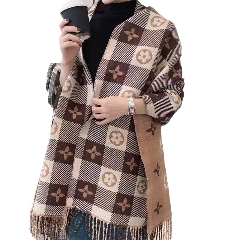 カシミヤのマフラーに似せた女性の愛の格子の両面を厚くして保温します。|undefined