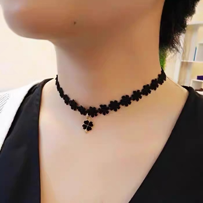 法式复古黑色蕾丝四叶草颈链甜酷辣妹风高雅别致新款choker锁骨链