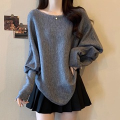 怠惰な風の不規則な肩のセーターのニットの女性の秋冬の百合はゆったりしていてやせているコウモリの袖の気質の上着を現します。