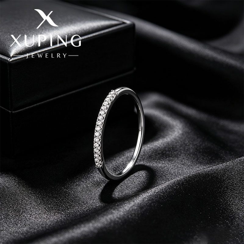 Xuping lujoso diseño ligero anillo de diamante de aleación de apertura de alta calidad anillo de moda personalidad anillo de novia