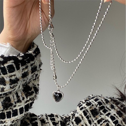Japanese and Korean Ins New Product Pendant Necklace, Black Heart Alloy Necklace for Women, Simple and Elegant Personality Sweater Chain