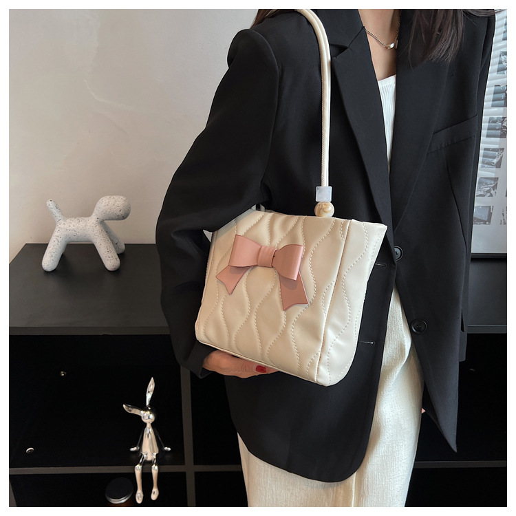 Women's Small Pu Leather Bow Knot Classic Style Flip Cover Underarm Bag display picture 2