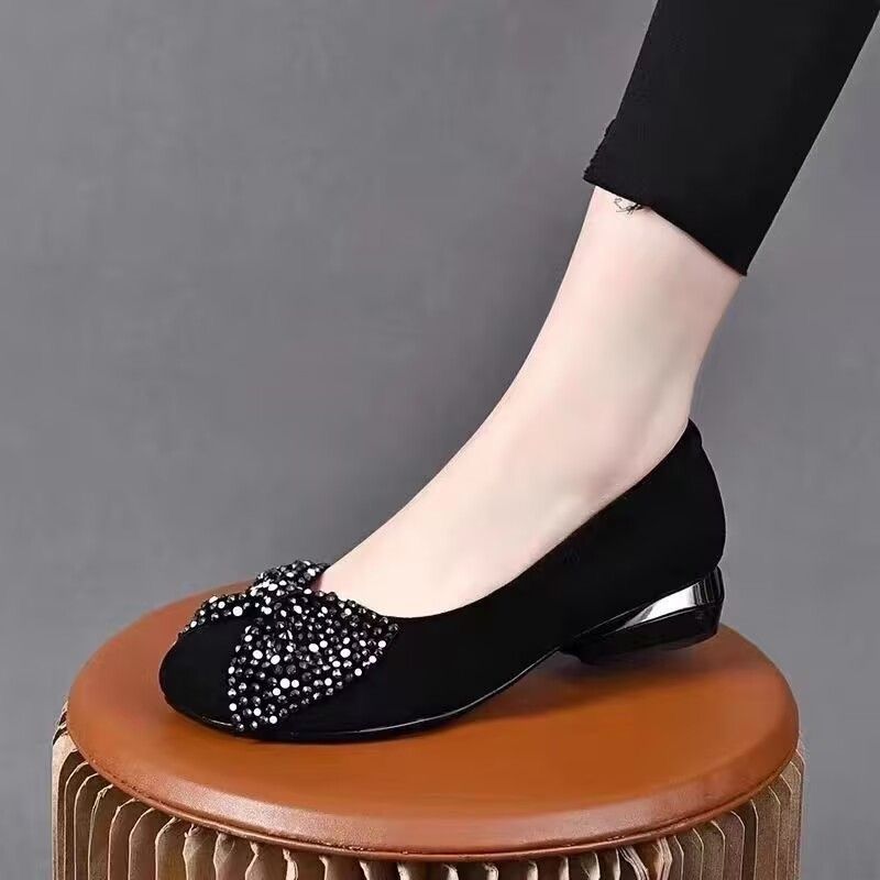 2026 primavera y verano nuevos zapatos de arco poco profundos de cabeza redonda de talón bajo soleado suave esmaltado perezoso zapatos de mujer