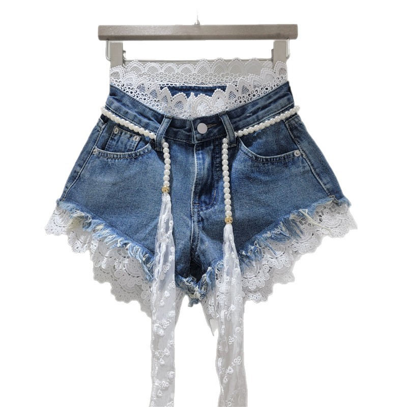 Shorts de Mezclilla con Encaje Calado, Bordes Deshilachados y Cinturón de Perlas para Verano