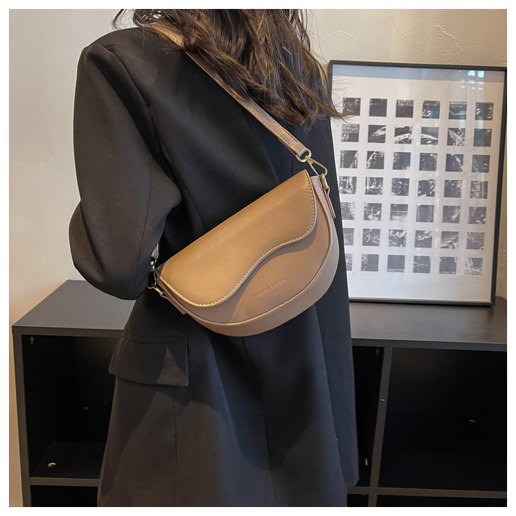 Damen 2024 Neue Mode Vielseitige Kleine Quadratische Hochwertige Internet Celebrity Live Broadcast Unterarm Satteltasche_voghion.com