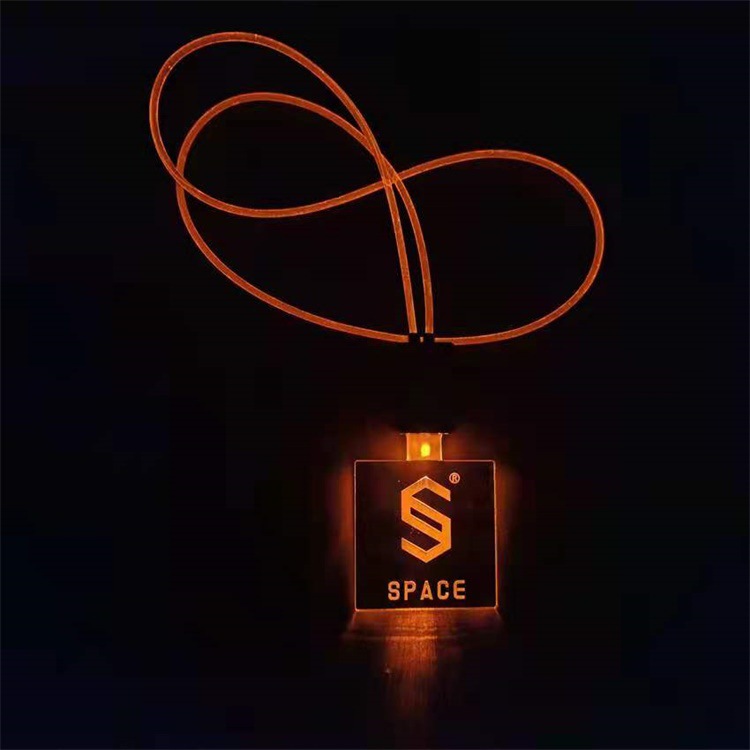 Etiqueta luminosa de acrílico LED colorido luminoso insignia bar KTV fiesta conducción insignia nombre láser LOGO
