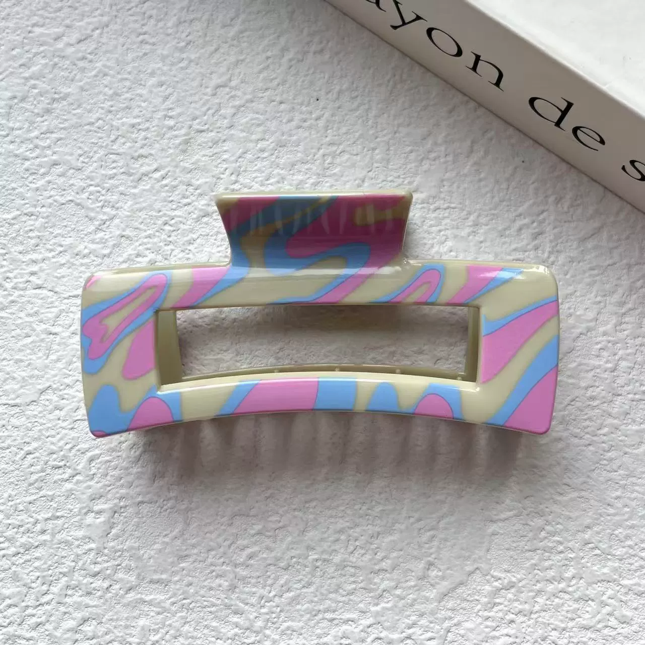 Краб‑заколка с ромашками, квадратный «шарк», 10,5×5×4,5 см, лёгкая