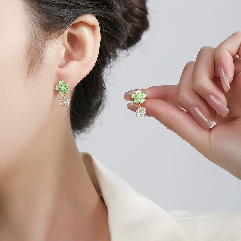 Серьги (YIPIN YIYA) 925 серебряные сережки-крючки с золотым покрытием, закрученный дизайн, легкие 0.01 кг
