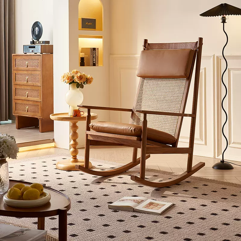 复古实木马鞍皮摇椅阳台客厅午睡躺椅子设计师款藤编靠背逍遥椅