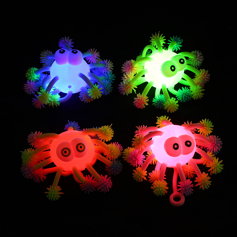 Juguetes de dibujos animados luminosos juguetes de niños luminosos ventiladores flash balls de pelo juguetes electrónicos juguetes descomprimidos