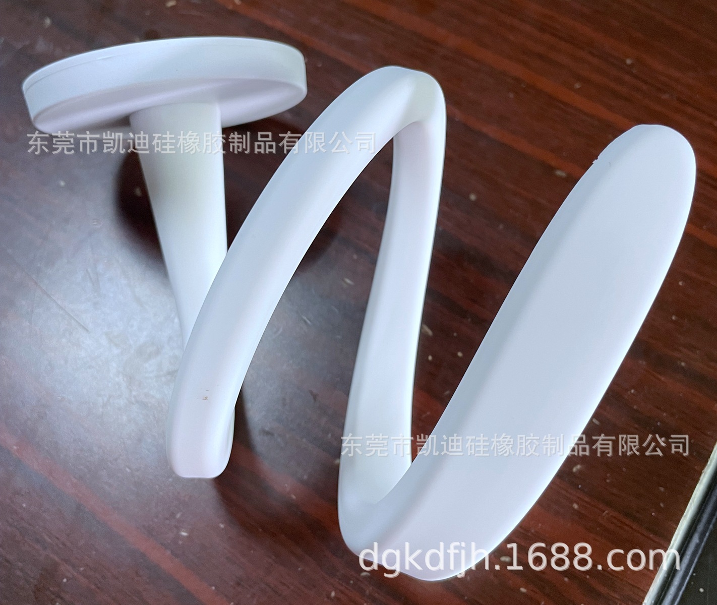 硅橡胶制品 硅胶成品 洗衣机前门支架 固定支架 配66 43磁铁 出口