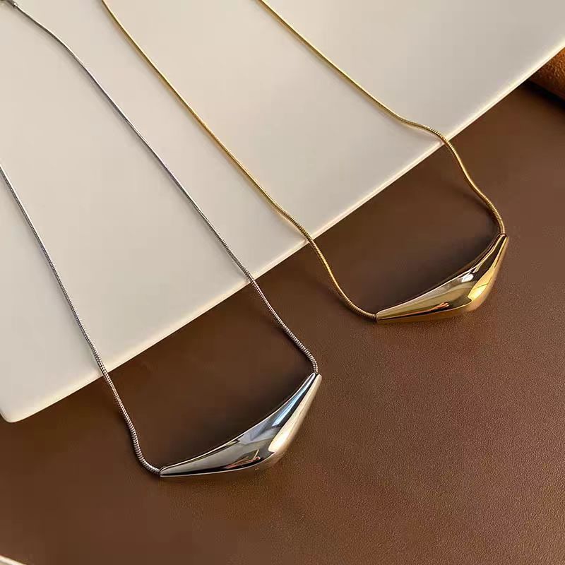 Minimalist Irregular Triangle Pendant Necklace For Women Elegant_voghion.com