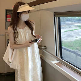 无袖连衣裙女夏季2026新款温柔风显瘦减龄长款蕾丝钩花露肩裙子