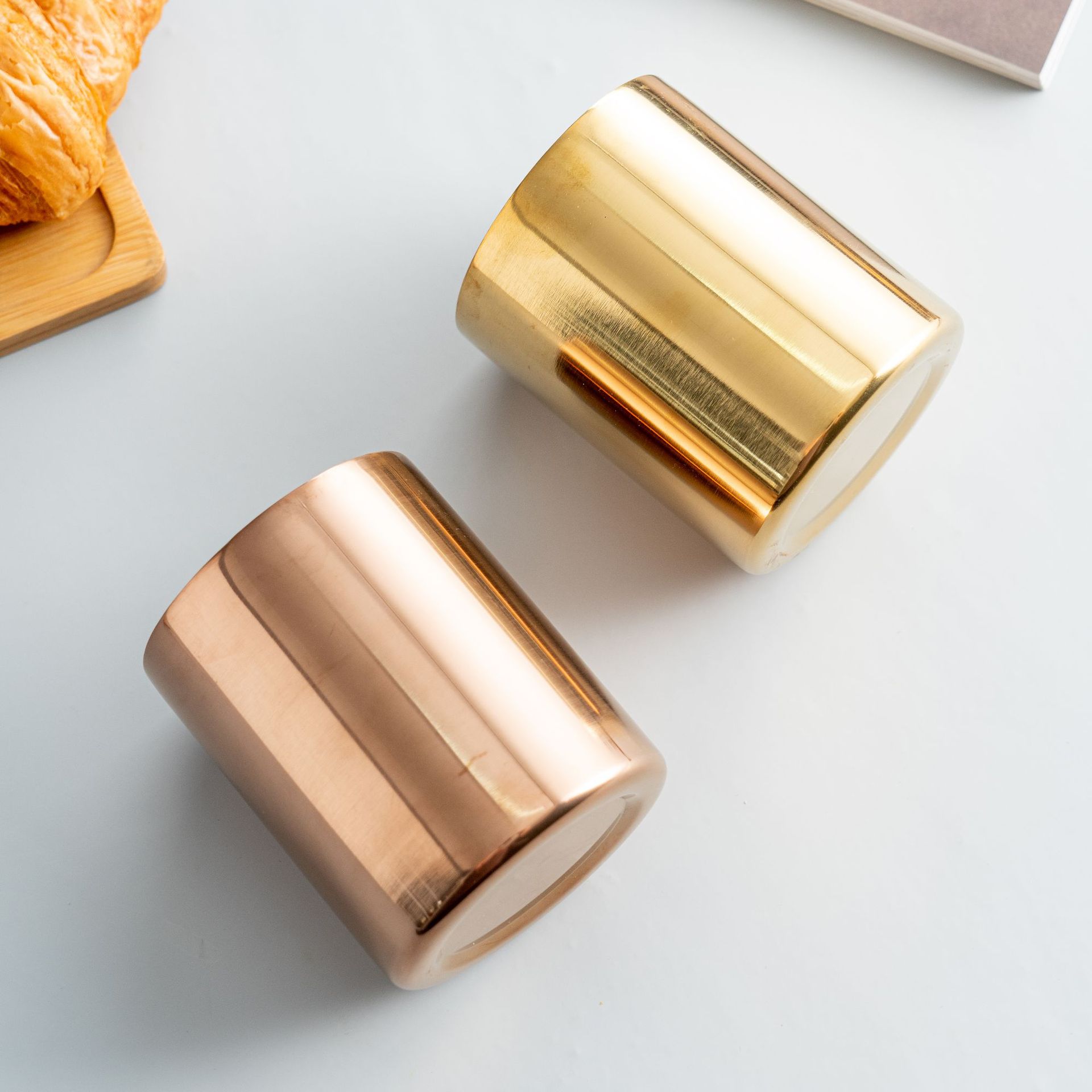 De doble capa de acero inoxidable arreglo floral de oro redondo titular de la pluma taza de almacenamiento de Oficina Decoración de maquillaje cepillo de tubo de almacenamiento