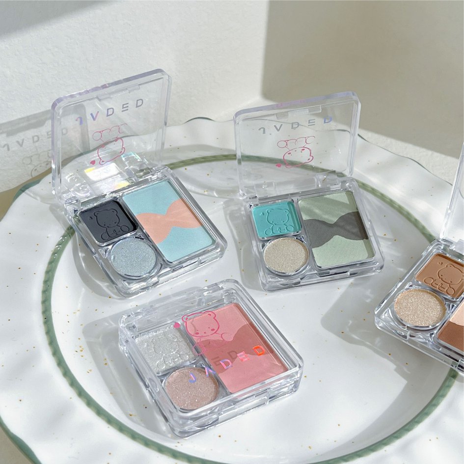 Frambuesa dulce de baja saturación ~ Paleta de sombra de ojos de cuatro colores Strawberry Bear Viajando diario Brownie gris té marrón púrpura