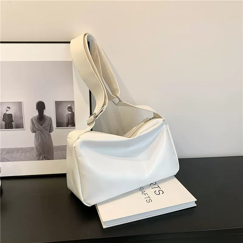 大容量包包女2023新款软皮小众通勤托特包大学生上课单肩包斜挎包