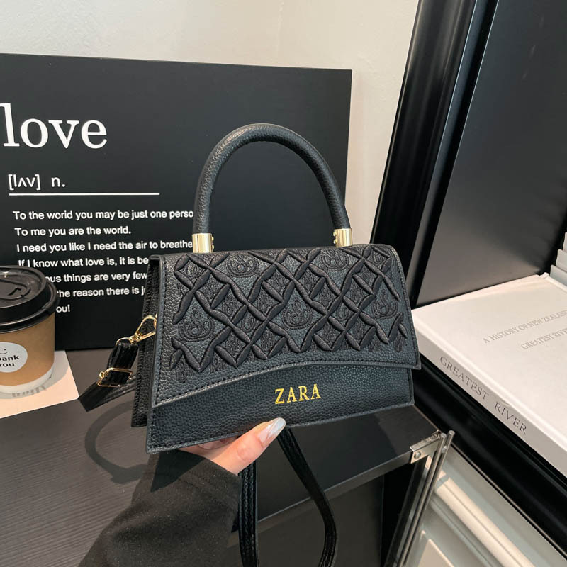 Heavy-duty embroidered cross-border versatile 2026 spring new fashion handbag for women, high-end shoulder crossbody bag