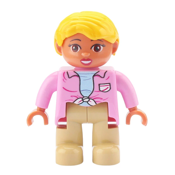 Woman in pink clothes【P60】