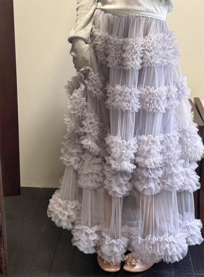 2025小衆アンドロメダの雰囲気感ロングスカート韓国系シンプルなネット糸は、ケーキを重ねてスカート4809を着ている