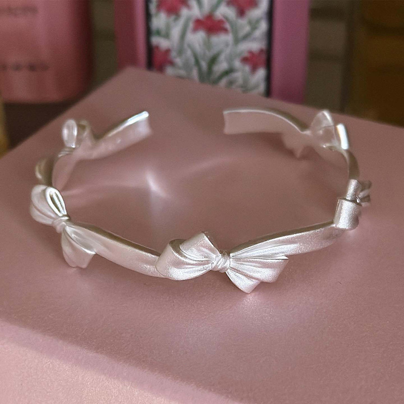 Fugitive Princess Silver Ribbon Bow Bracelet 2026 New Model Light Luxury Exquisite Sweet Girly Style Customized Bracelet Fugitive Princess Silver Ribbon Bow Bracelet 2026 New Model Light Luxury Exquisite Sweet Girly Style Customized Bracelet