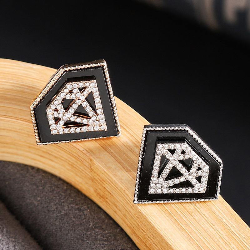 New Fashionable Diamond-Shaped Brooch, Simple Retro Diamond-Encrusted Brooch, High-End Women's Clothing Accessories Corsage