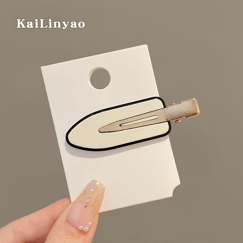 Blanco y negro simple clip para el cabello de mujeres ins estilo nicho sentido de diseño de una palabra clip para el cabello de la frente de cabello fruncado joyería clip para el cabello
