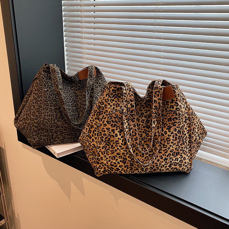 Bolso de mano de lona con estampado de leopardo de nicho Bolso de mujer Bolso de mano de moda de gran capacidad casual Bolso bandolera de estilo occidental coreano