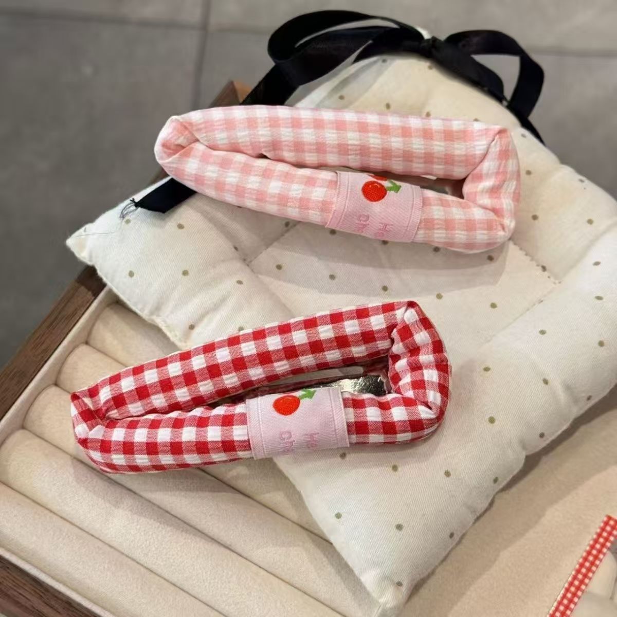 Pinza para el pelo con estampado de cerezas para niñas y flequillo_voghion.com