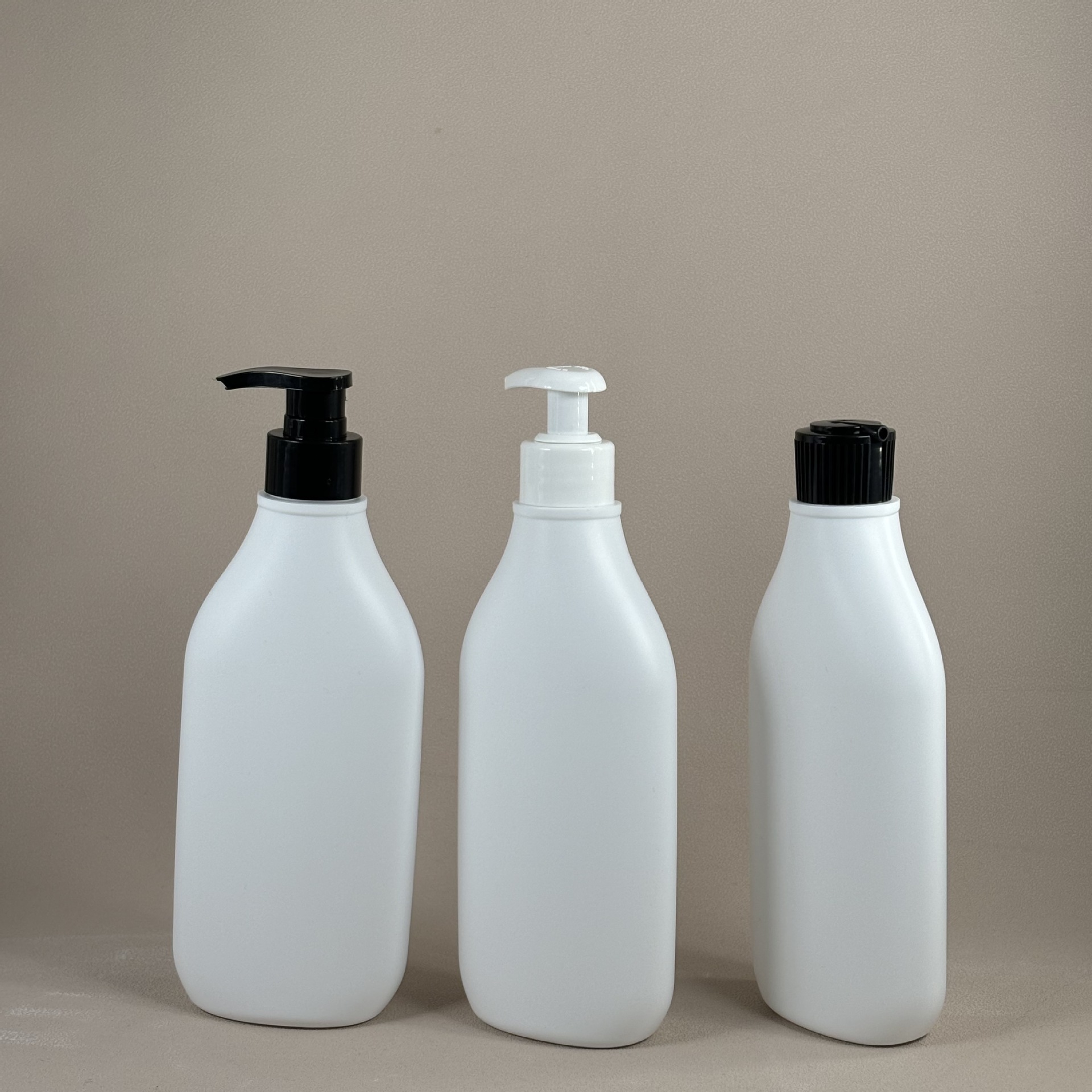 厂家供应350mlpe塑料扁瓶乳液挤压瓶白色洗护高级感男士洗发水瓶