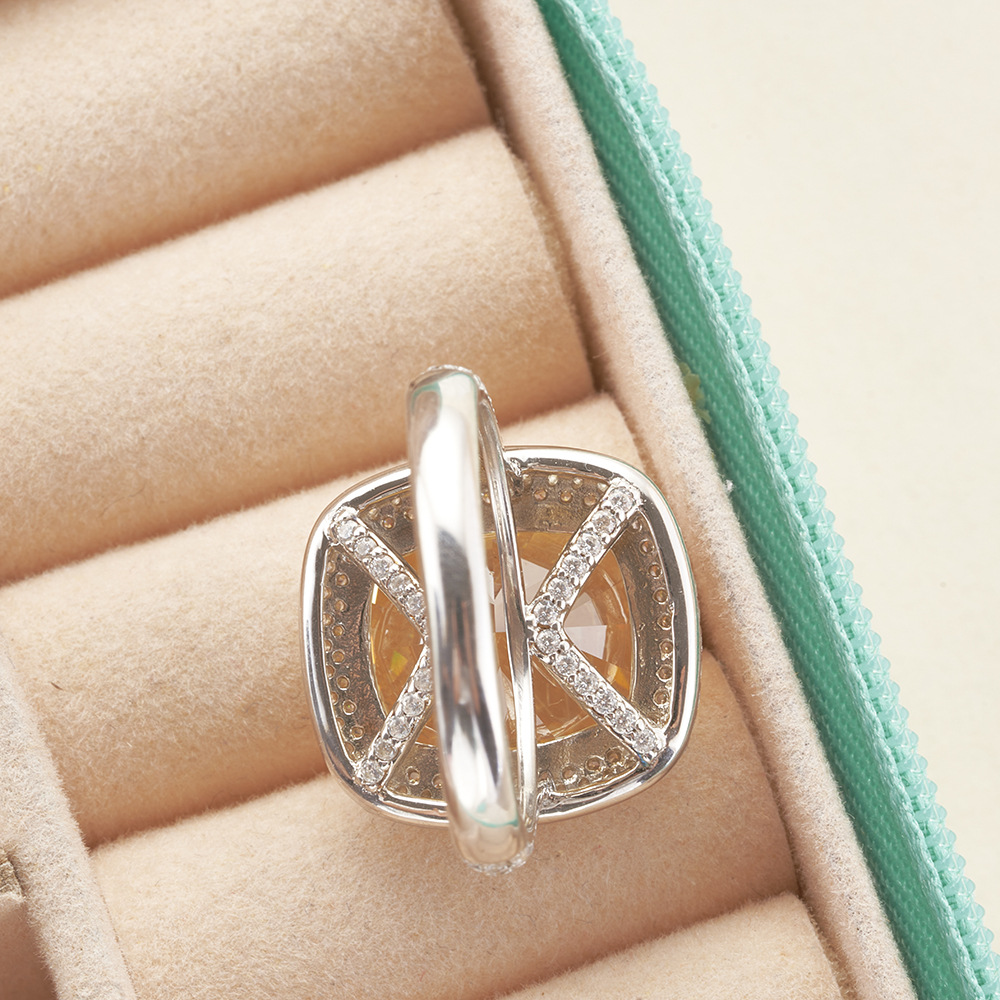 Almohada de corte amarillo anillo de diamantes de alto carbono anillo femenino super flash amarillo diamante anillo femenino pequeño libro rojo transmisión en vivo venta caliente