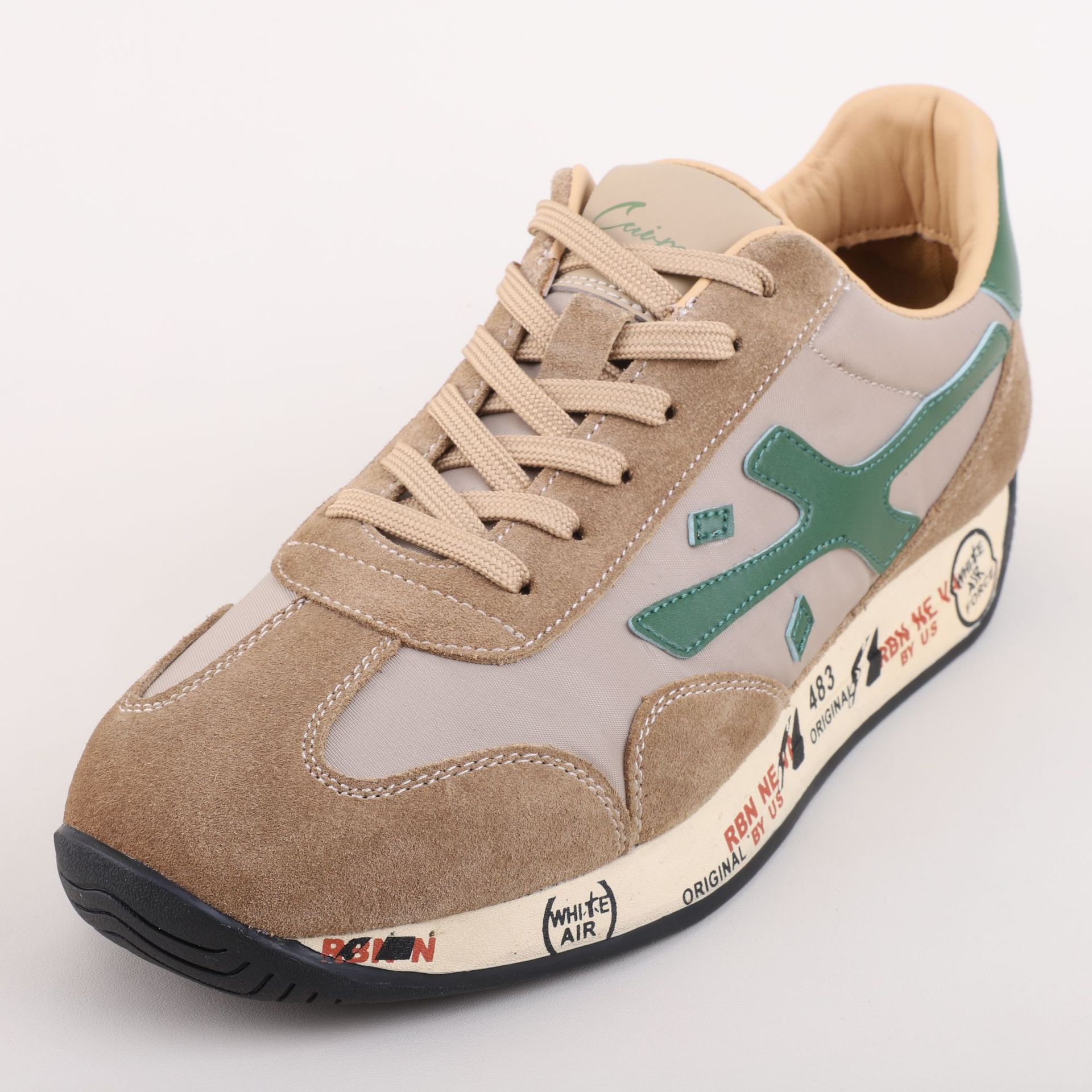 Sports breathable casual footwear for leisure