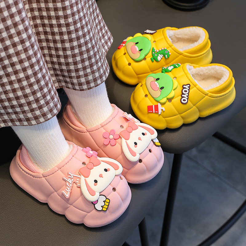 Zapatillas de algodón para niños de invierno niños y niñas cálidos forrados de lana de dibujos animados padre-hijo a prueba de agua bolsa para niños talón zapatos de algodón para bebés