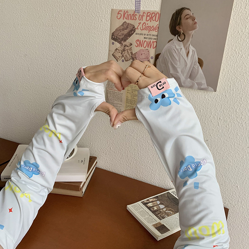 Manga de protección solar de seda de hielo para mujer verano nuevo estilo suelto anti-ultravioleta de dibujos animados lindo de alto valor manga de protección solar de manga de hielo